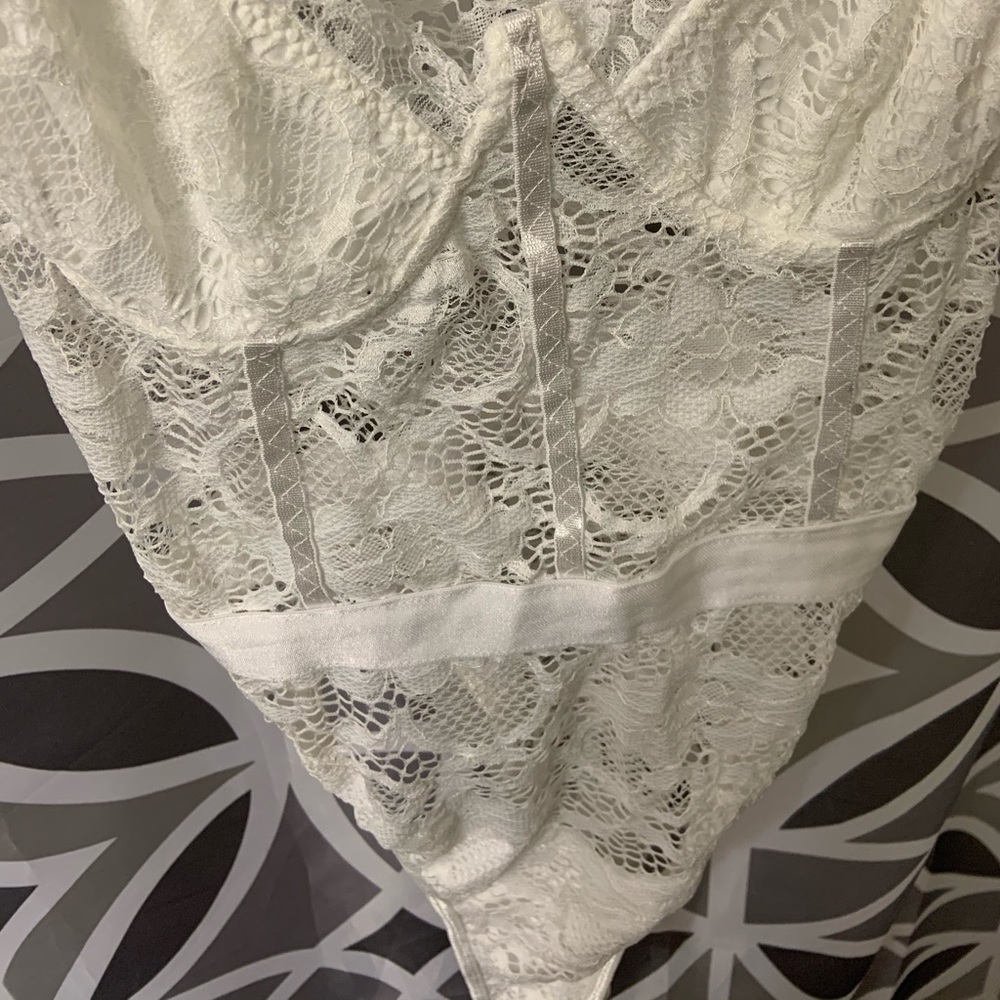 White lace body suit - Picture 2 of 3